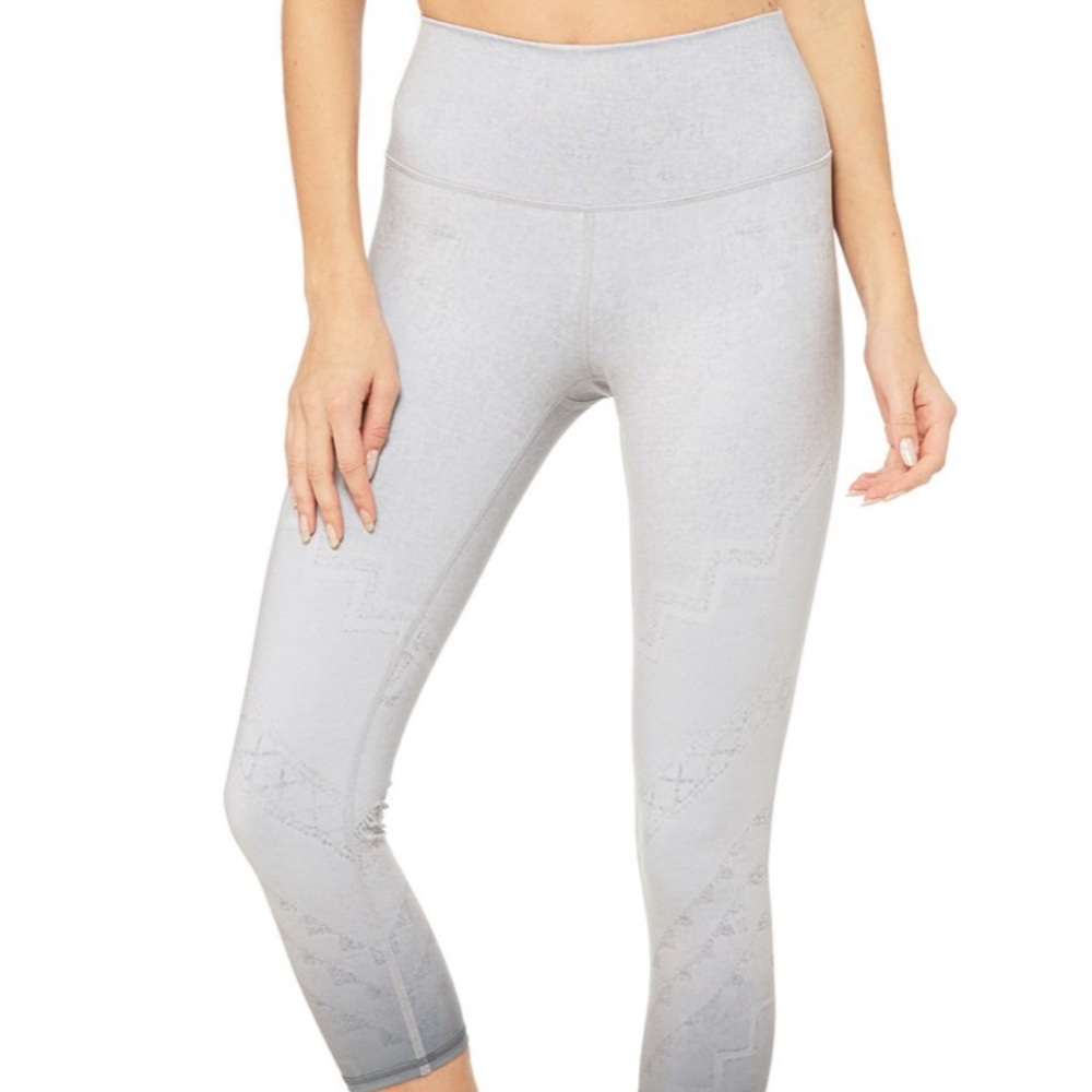 ALO Aztec Ombré High waisted capris Like new! 🙌🏼
